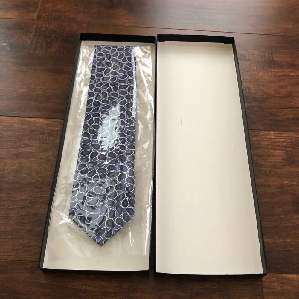Brand new tie